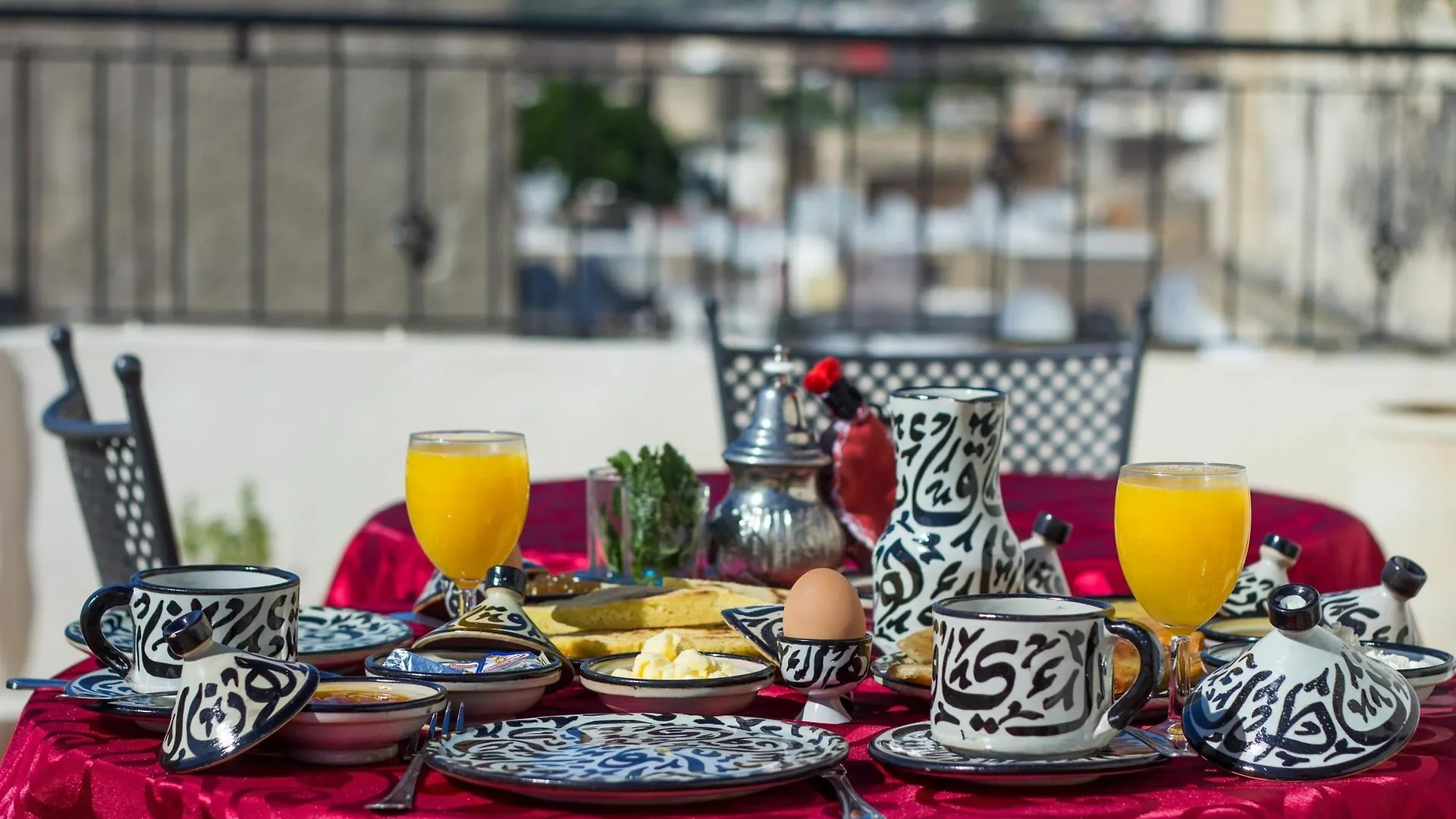 פס Riad Taha