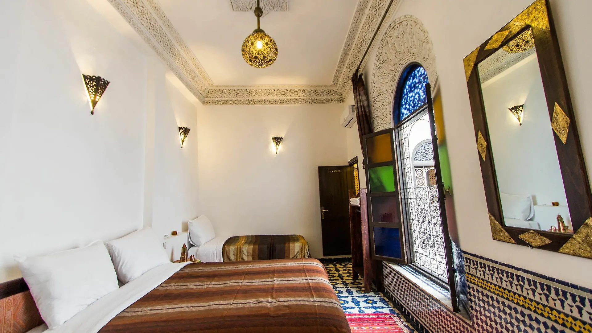 פס Riad Taha